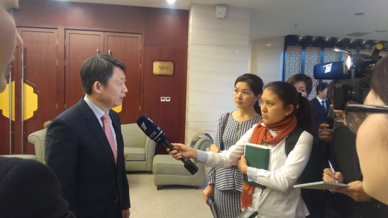 隆国强接受哈媒体联合采访.jpg